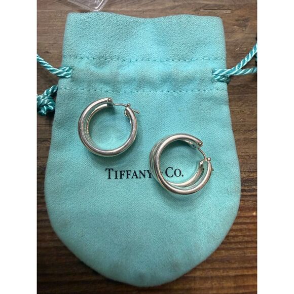 Tiffany & Co. Zigzag Wide Hoop Huggie Earrings Sterling Silver w/ Pouch RARE - Picture 4 of 7